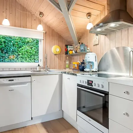 Lenny - 500m From The Sea By Interhome